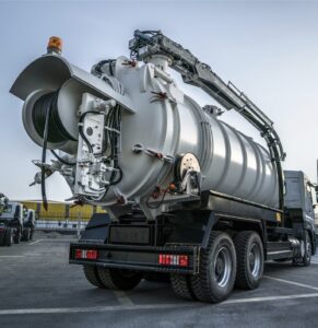 صورة تعكس تقديم خدمات بيئية متكاملة لحماية الموارد الطبيعية وتحسين جودة الحياة للأجيال القادمة.